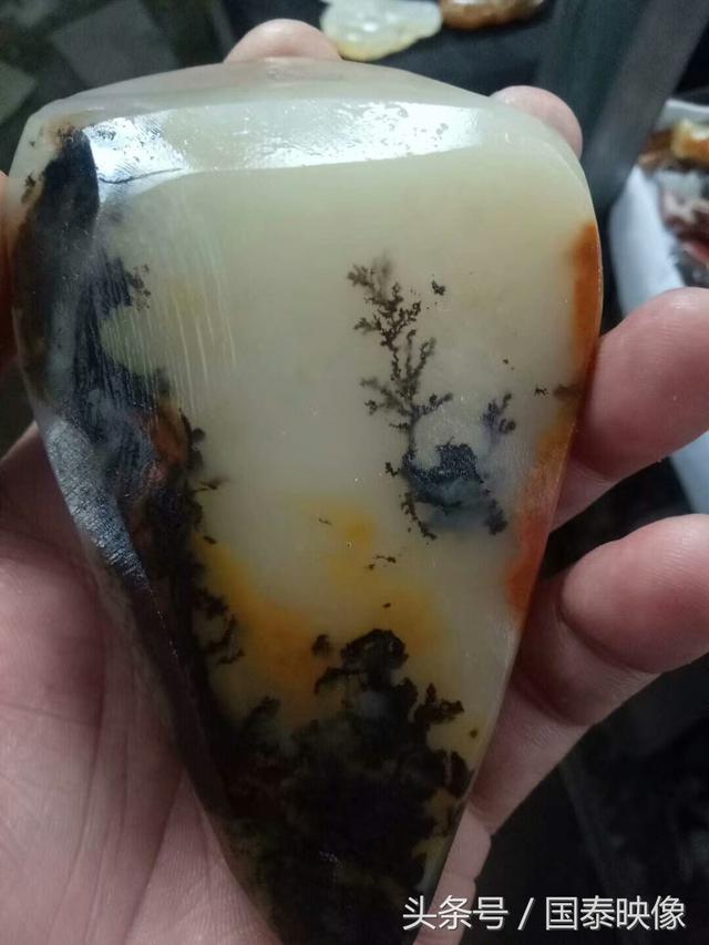 草花玉是怎么形成的,水草花是什么玉(就一块手把件和小摆件草花石头) 草花玉是怎么形成的,水草花是什么玉(就一块手把件和小摆件草花石头)