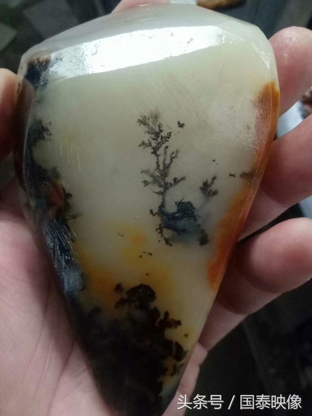 草花玉是怎么形成的,水草花是什么玉(就一块手把件和小摆件草花石头) 草花玉是怎么形成的,水草花是什么玉(就一块手把件和小摆件草花石头)