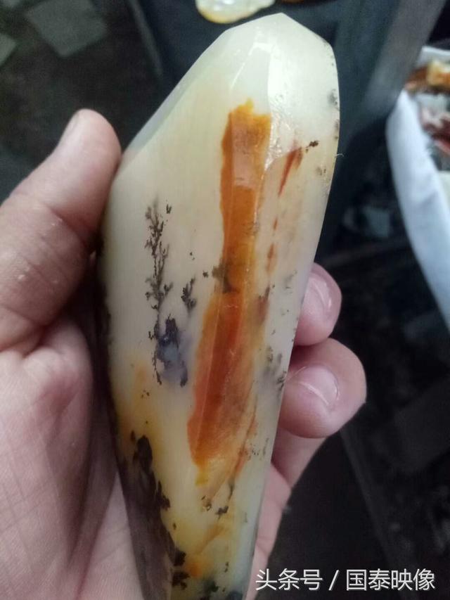 草花玉是怎么形成的,水草花是什么玉(就一块手把件和小摆件草花石头) 草花玉是怎么形成的,水草花是什么玉(就一块手把件和小摆件草花石头)