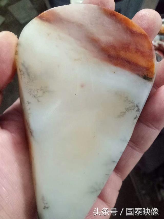 草花玉是怎么形成的,水草花是什么玉(就一块手把件和小摆件草花石头) 草花玉是怎么形成的,水草花是什么玉(就一块手把件和小摆件草花石头)