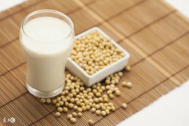 豆浆卡路里是多少，豆浆的热量是多少千卡（对于老年人来说）