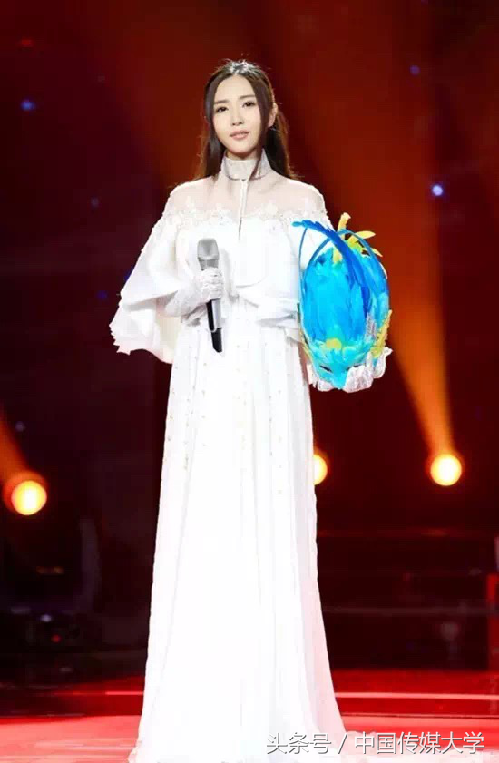 “楼道王菲”—刘美麟为什么没有大红，楼道王菲中国好声音（17岁爆红被赞“楼道王菲”）