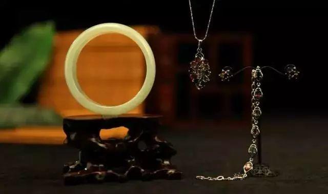 中国’四大名玉’指的是什么，中国的五大名玉分别是（中华精美绝伦的四大名玉）