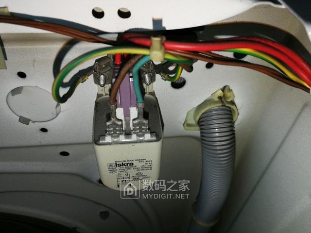 滚筒洗衣机水少在那调水位，滚筒洗衣机的水位怎么这么少（博世滚筒洗衣机拆解和调整水位探讨）