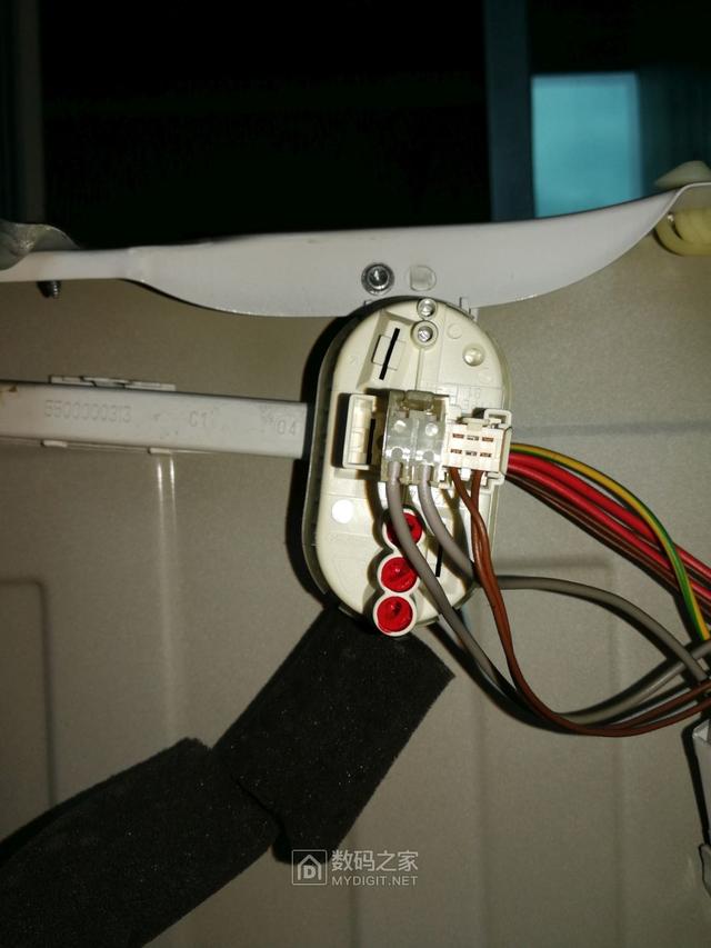 滚筒洗衣机水少在那调水位，滚筒洗衣机的水位怎么这么少（博世滚筒洗衣机拆解和调整水位探讨）