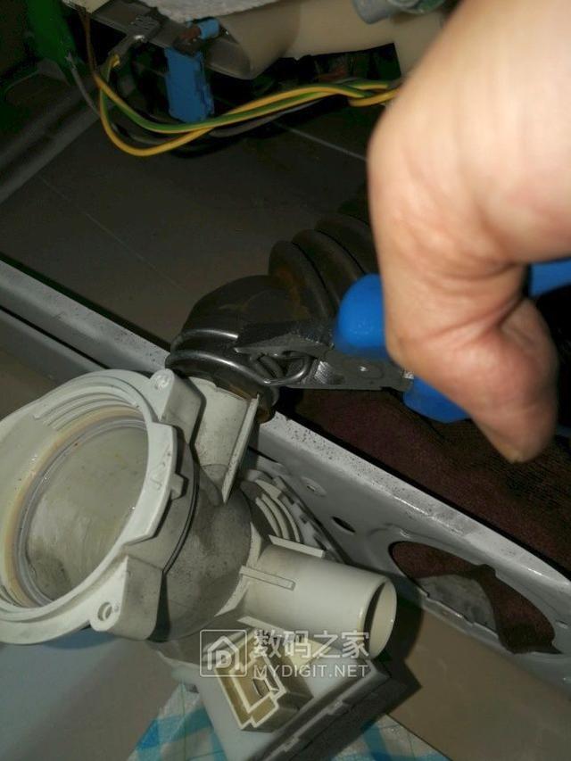 滚筒洗衣机水少在那调水位，滚筒洗衣机的水位怎么这么少（博世滚筒洗衣机拆解和调整水位探讨）