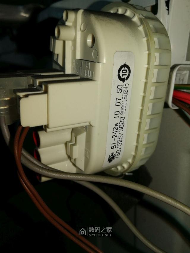 滚筒洗衣机水少在那调水位，滚筒洗衣机的水位怎么这么少（博世滚筒洗衣机拆解和调整水位探讨）