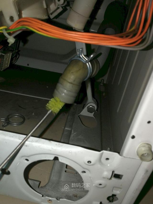 滚筒洗衣机水少在那调水位，滚筒洗衣机的水位怎么这么少（博世滚筒洗衣机拆解和调整水位探讨）