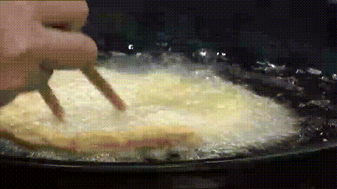 糖油饼上面的糖怎么做，油糖饼的糖怎么做好吃（大不过一张你亲手做的糖油饼）