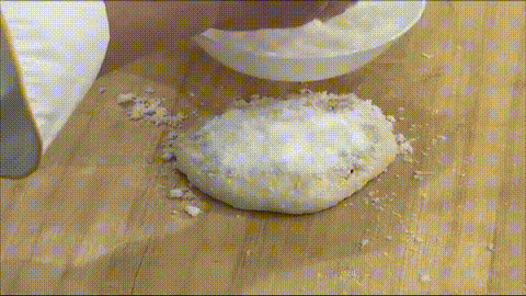 糖油饼上面的糖怎么做，油糖饼的糖怎么做好吃（大不过一张你亲手做的糖油饼）