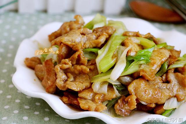 大葱怎么炒好吃，大葱怎么炒好吃又简单（我简单一炒全家都抢着吃）