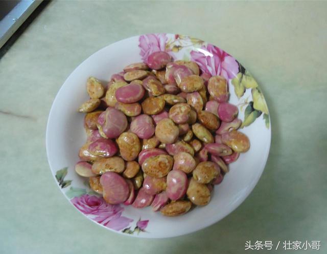 香菇油焖皇帝豆做法，香菇焖油豆腐的做法（祛湿补血、健胃强肾、养颜防衰老的荷包豆）