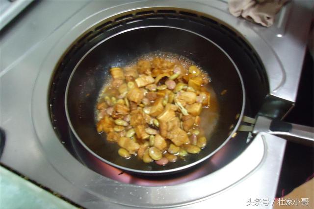 香菇油焖皇帝豆做法，香菇焖油豆腐的做法（祛湿补血、健胃强肾、养颜防衰老的荷包豆）