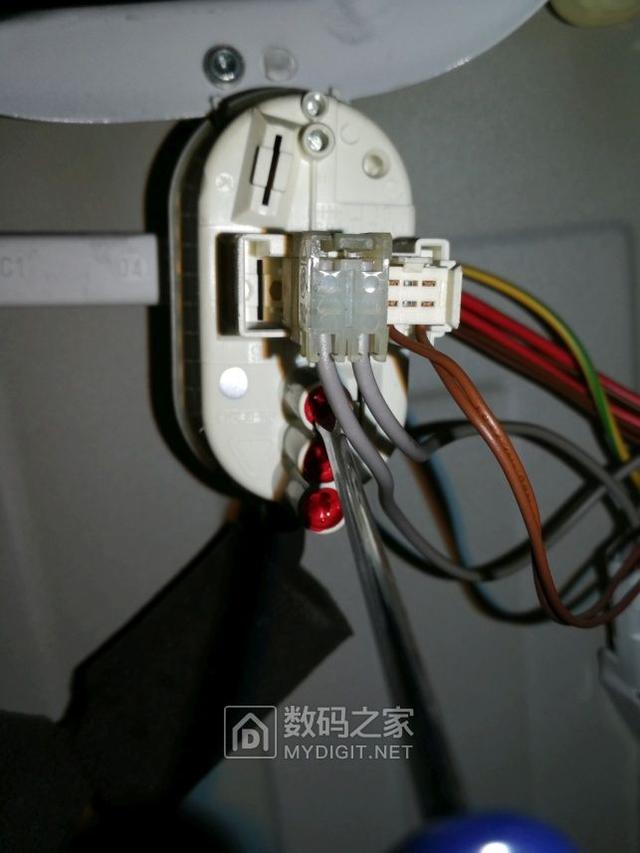 滚筒洗衣机水少在那调水位，滚筒洗衣机的水位怎么这么少（博世滚筒洗衣机拆解和调整水位探讨）