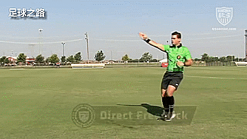 足球裁判规则及手势，足球裁判员的手势健身（足球场上常见的裁判手势和信号）