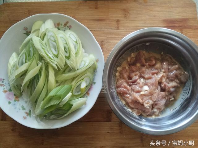 大葱怎么炒好吃，大葱怎么炒好吃又简单（我简单一炒全家都抢着吃）