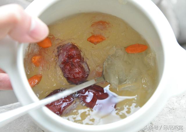 燕窝要泡多久才能炖，燕窝需要炖多长时间（十个炖燕窝的小细节）