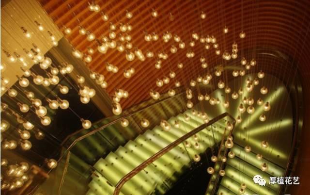 生日生日宴请客人短信如何写，生日宴邀请短信怎么写（如山父爱的浓烈展现）