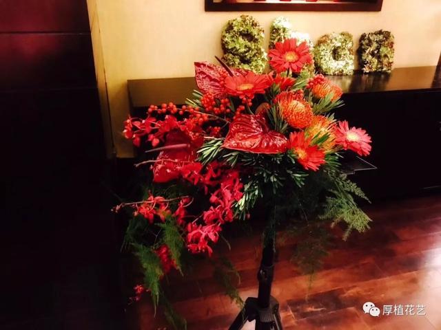 生日生日宴请客人短信如何写，生日宴邀请短信怎么写（如山父爱的浓烈展现）