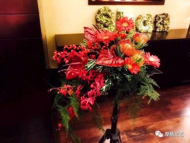 生日生日宴请客人短信如何写，生日宴邀请短信怎么写（如山父爱的浓烈展现）