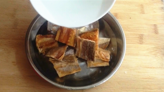 鱼干的做法，酱香鱼干的家常做法（明太鱼干的做法）