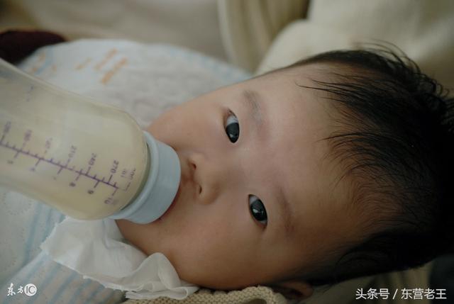 新生儿喝完奶一直打嗝怎么办，新生婴儿喝完奶打嗝怎么办（婴儿吃完奶后打嗝怎么办）