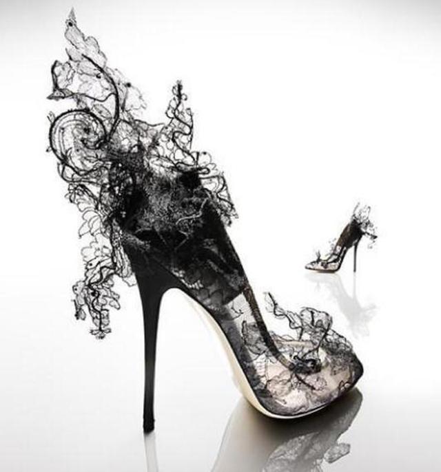 高跟鞋的由来历史，高跟鞋的由来是什么（高大上的遭罪）