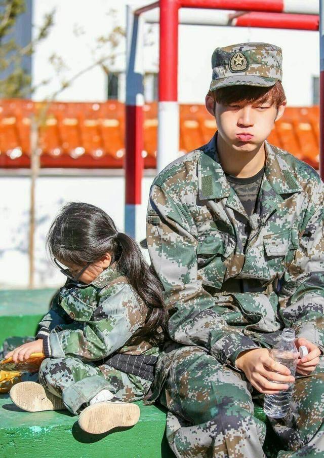 阿拉蕾萌头像微信，阿拉蕾萌头像（不知道你还有兴趣用这些当壁纸头像表情包么）