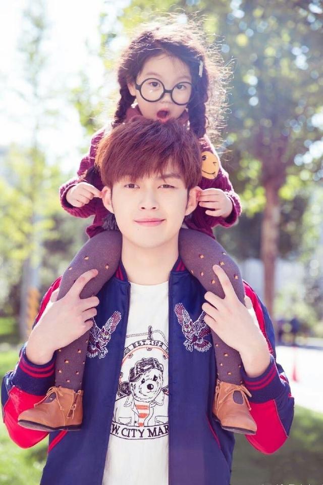 阿拉蕾萌头像微信，阿拉蕾萌头像（不知道你还有兴趣用这些当壁纸头像表情包么）