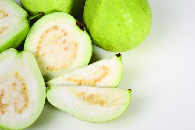 番石榴根的功效与作用，番石榴汁的功效与作用（它是肥胖症及肠胃不佳者理想的食用水果）