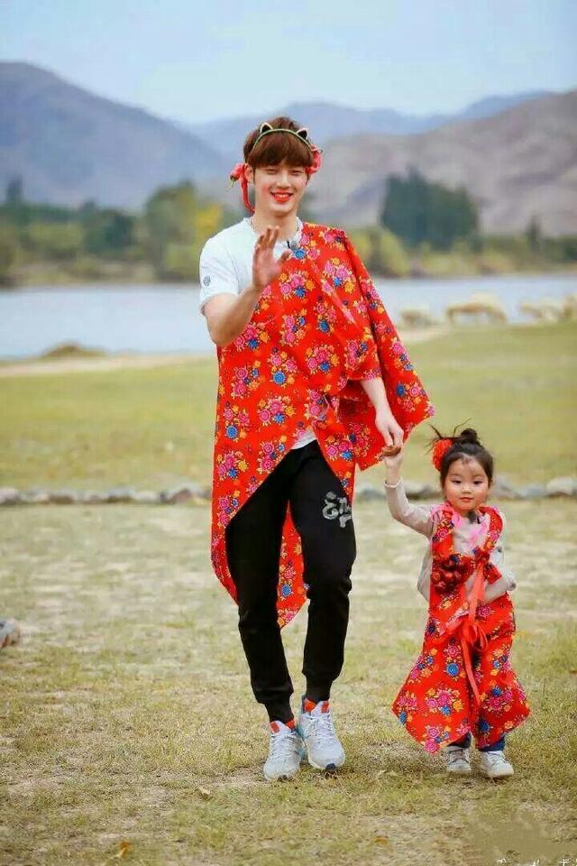 阿拉蕾萌头像微信，阿拉蕾萌头像（不知道你还有兴趣用这些当壁纸头像表情包么）