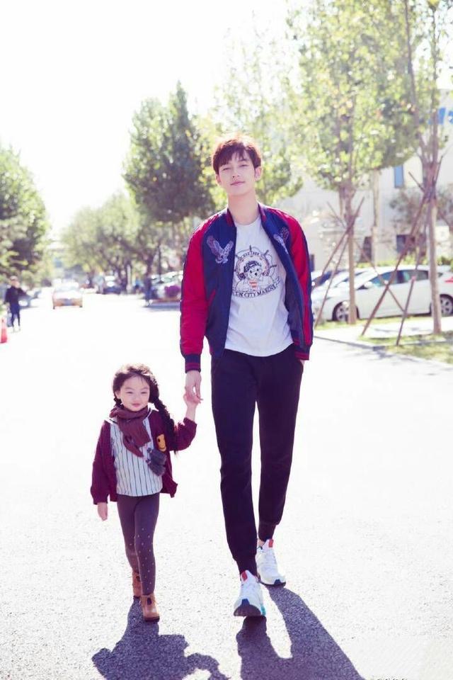 阿拉蕾萌头像微信，阿拉蕾萌头像（不知道你还有兴趣用这些当壁纸头像表情包么）