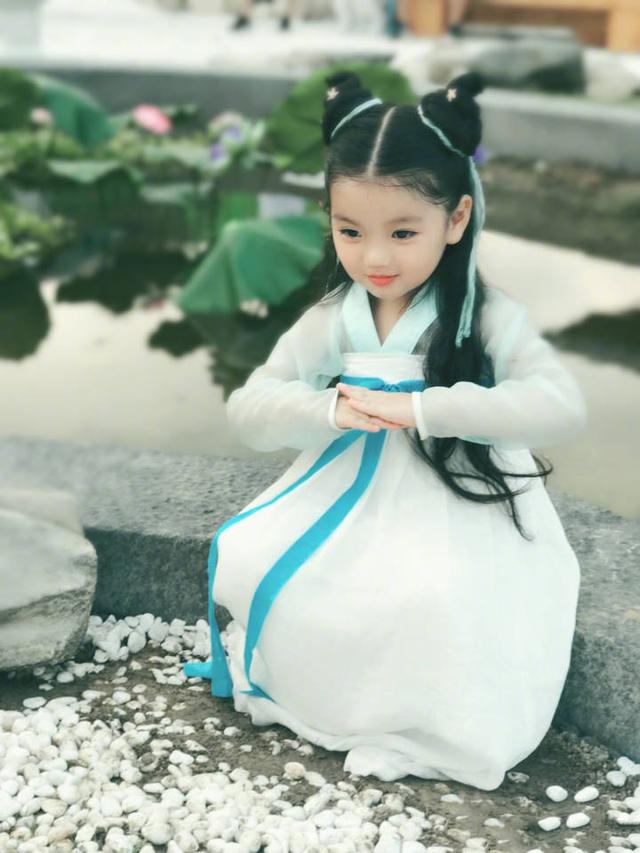 阿拉蕾萌头像微信，阿拉蕾萌头像（不知道你还有兴趣用这些当壁纸头像表情包么）