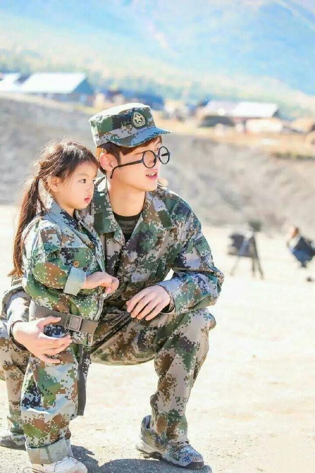 阿拉蕾萌头像微信，阿拉蕾萌头像（不知道你还有兴趣用这些当壁纸头像表情包么）