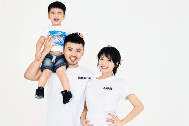快女黄英结婚怀孕,黄英老公曹帅个人简历(网友:这也太土了吧)