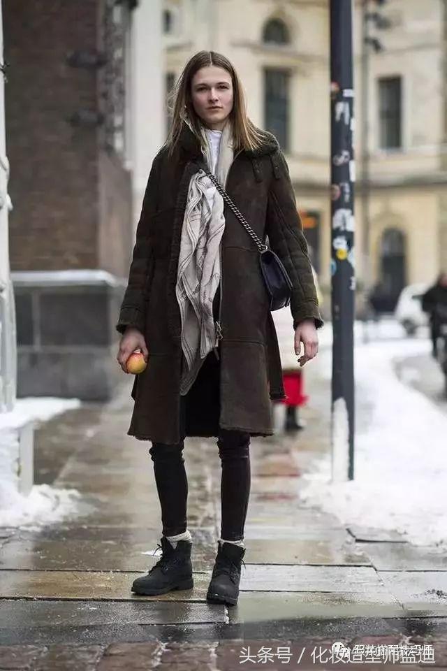 堆堆袜怎么搭配好看，堆堆袜如何搭配（服装搭配：秋冬堆堆袜怎么搭配）