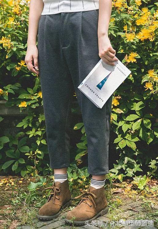 堆堆袜怎么搭配好看，堆堆袜如何搭配（服装搭配：秋冬堆堆袜怎么搭配）