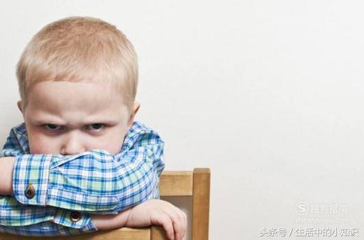 单亲家庭孩子心理缺陷表现，单亲家庭女孩子心理缺陷（单亲家庭孩子的7大心理问题）