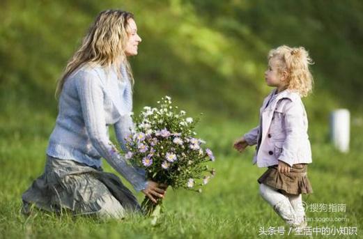 单亲家庭孩子心理缺陷表现，单亲家庭女孩子心理缺陷（单亲家庭孩子的7大心理问题）