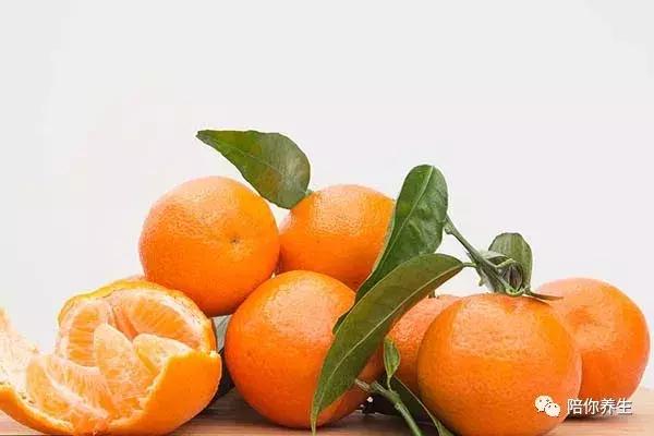 橘子皮的功效与作用，橘子皮的功效与作用有哪些（你吃橘子还会把橘子皮扔掉吗）