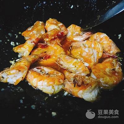 柠檬虾的做法，柠檬虾的做法视频（百香果柠檬虾的做法）