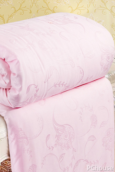 桑蚕丝被怎么洗，蚕丝被怎么洗涤方法视频（蚕丝被怎么洗好）