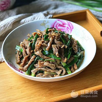 牛肉絲怎麼炒比較好吃,牛肉絲怎麼炒好吃家常做法(青蒜炒牛肉絲#中糧