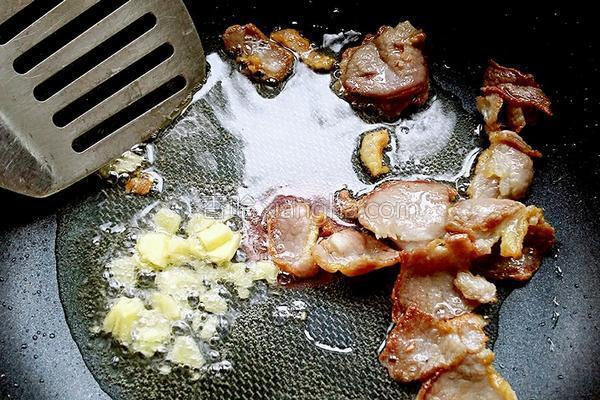 胡萝卜炒腊肉怎么做好吃，胡萝卜和腊肉怎么炒（胡萝卜炒腊肉）