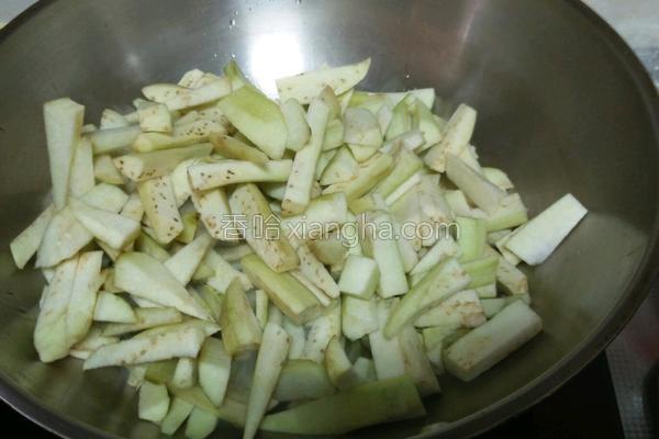 扒茄条的东北做法，扒茄条的东北做法大全（酱扒茄条）