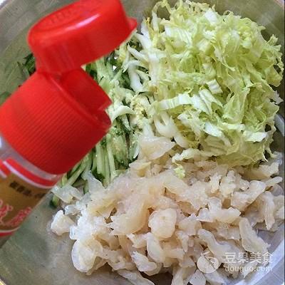 白菜拌海蜇皮的做法，凉拌海蜇皮白菜的做法（黄瓜白菜拌海蜇皮）