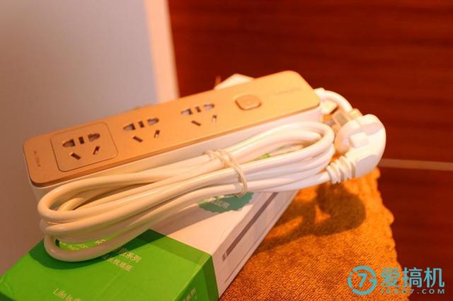 插线板品牌排行前十名百度，国内插线板品牌排行榜（居家实用新国标排插—“施耐德”智意系列拖线板）