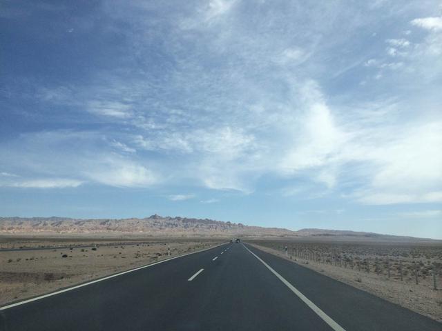 格尔木市海拔多少米，格尔木海拔多少米（青藏高原上的重要枢纽格尔木）