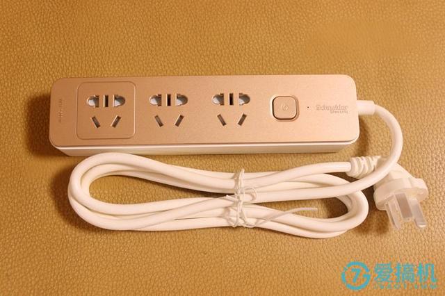 插线板品牌排行前十名百度，国内插线板品牌排行榜（居家实用新国标排插—“施耐德”智意系列拖线板）