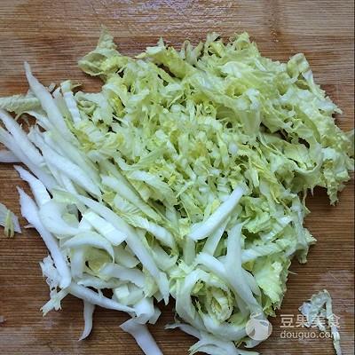 白菜拌海蜇皮的做法，凉拌海蜇皮白菜的做法（黄瓜白菜拌海蜇皮）
